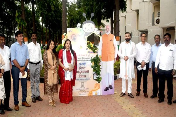 केवीआईसी हनी मिशन विश्व मधुमक्खी दिवस का आयोजन चित्र